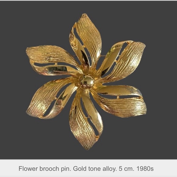 ROGET VINTAGE 1980s Textured Gold Tone Floral Brooch w/ Gold Pearl Center - Picture 4 of 4